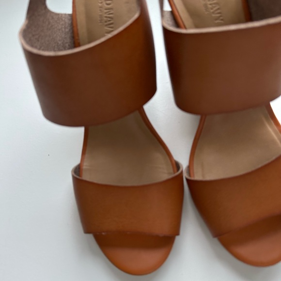 Old Navy brown wedge strappy sandals shoes. 10M - Picture 6 of 7